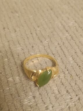 10 KT Gold Ring with Jade Stone